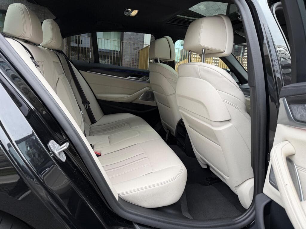 REAR SEATS
