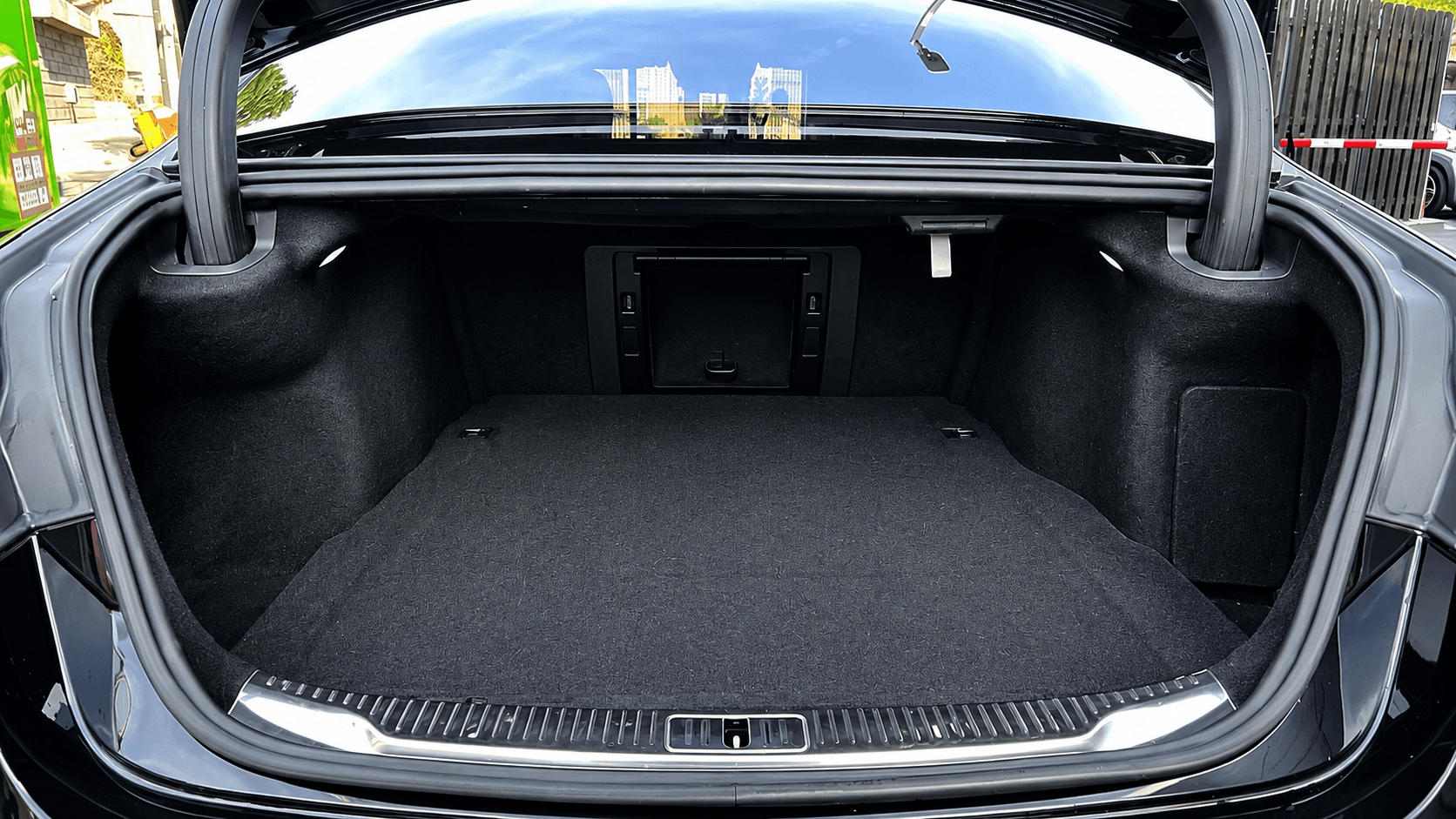 LUGGAGE SPACE