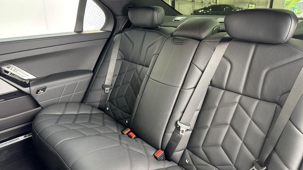 REAR SEATS